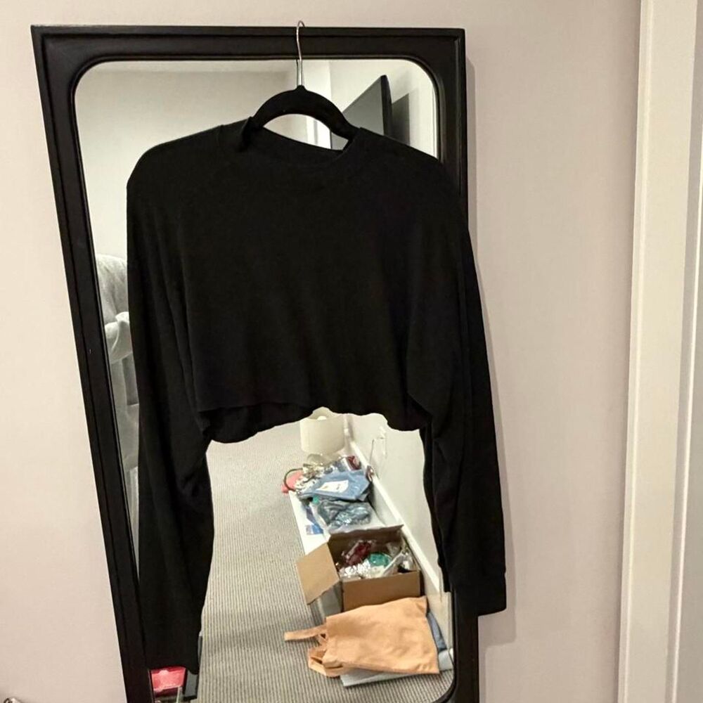 Unbranded Women's Black and Grey Crop-top